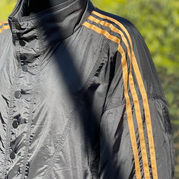 ADIDAS IVY PARK 3S UNISEX WINDBREAKER GR1535 BLACK/GOLD - Picture 3 of 11